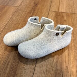 Wilding Lotus Wool Booties, size 4